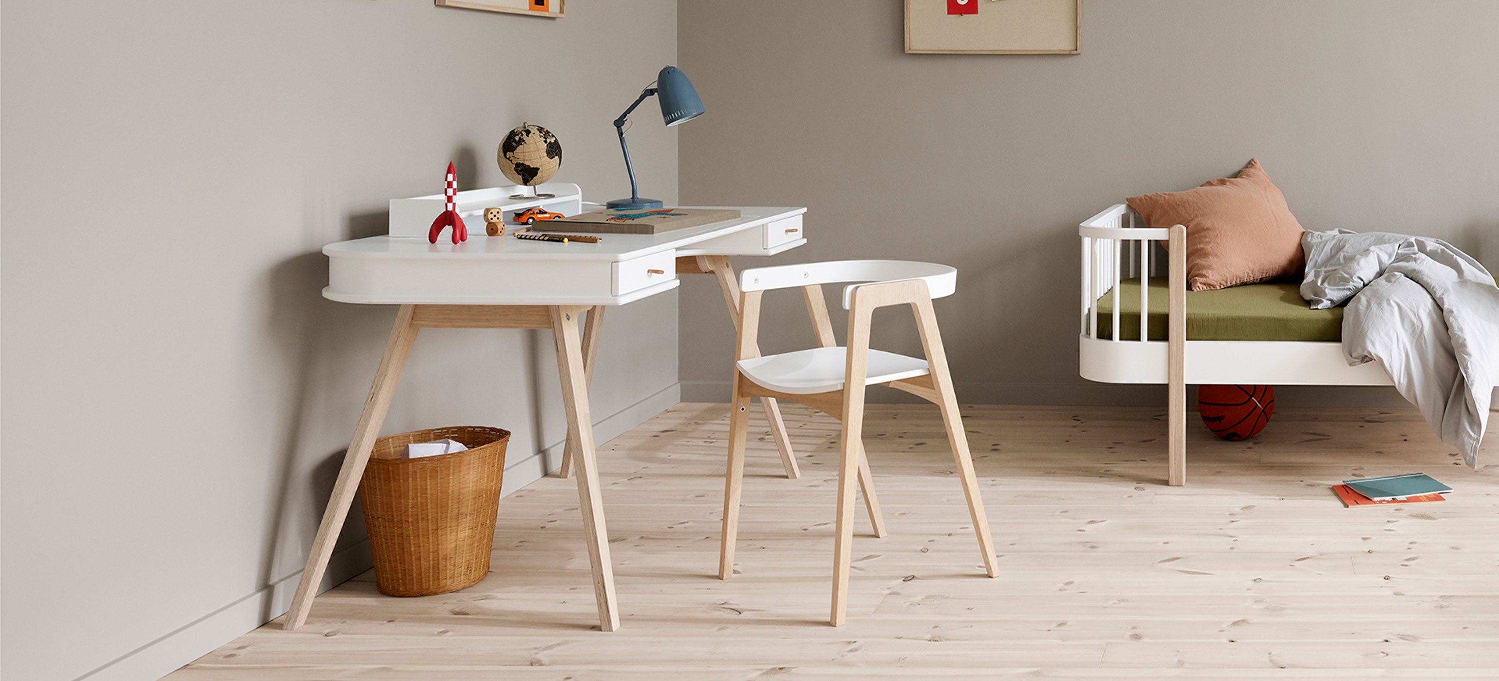 Wood Skrivebord & armstol - Oliver Furniture