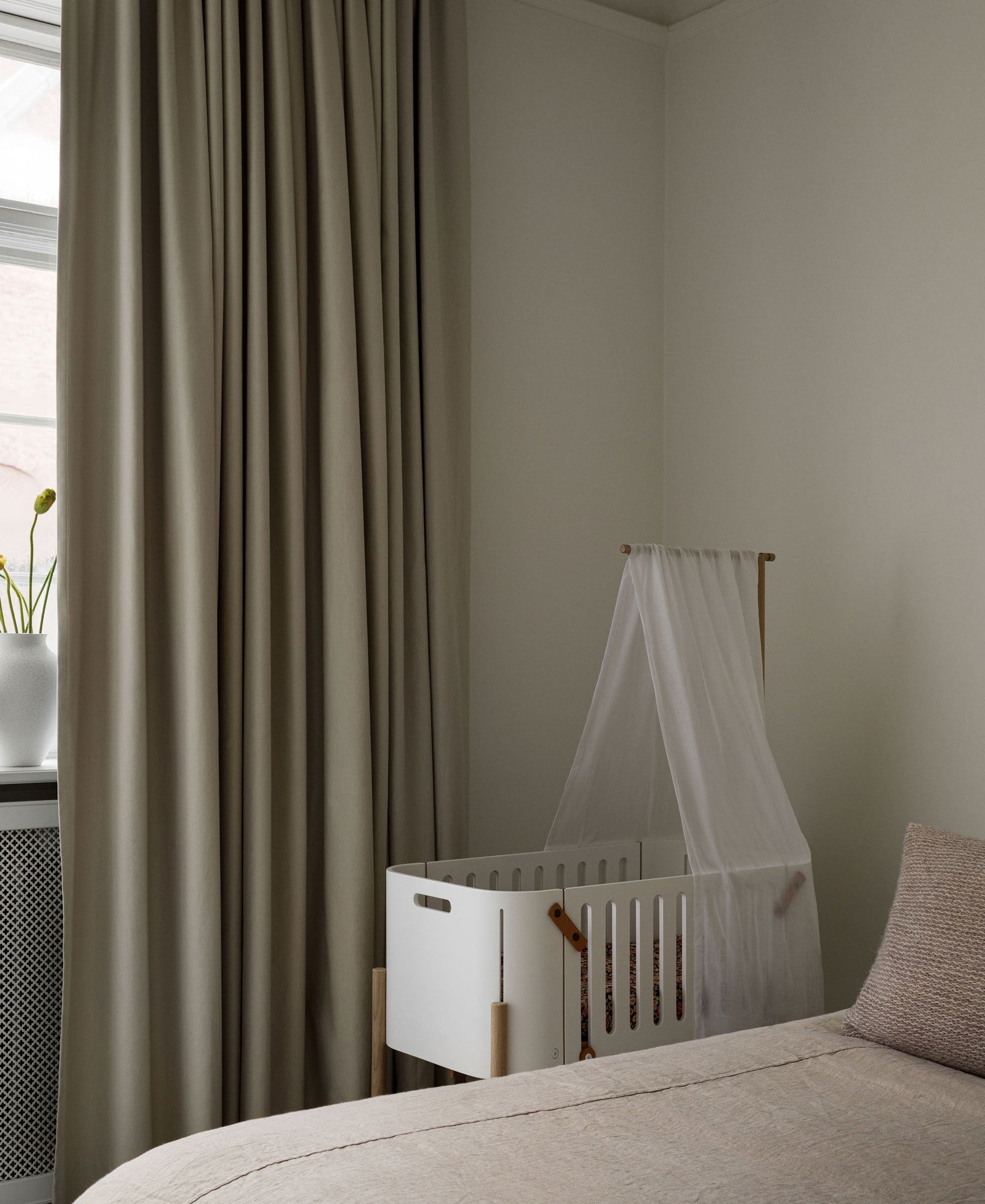 Wood Co-sleeper inkl. ombyg til bænk, hvid/eg