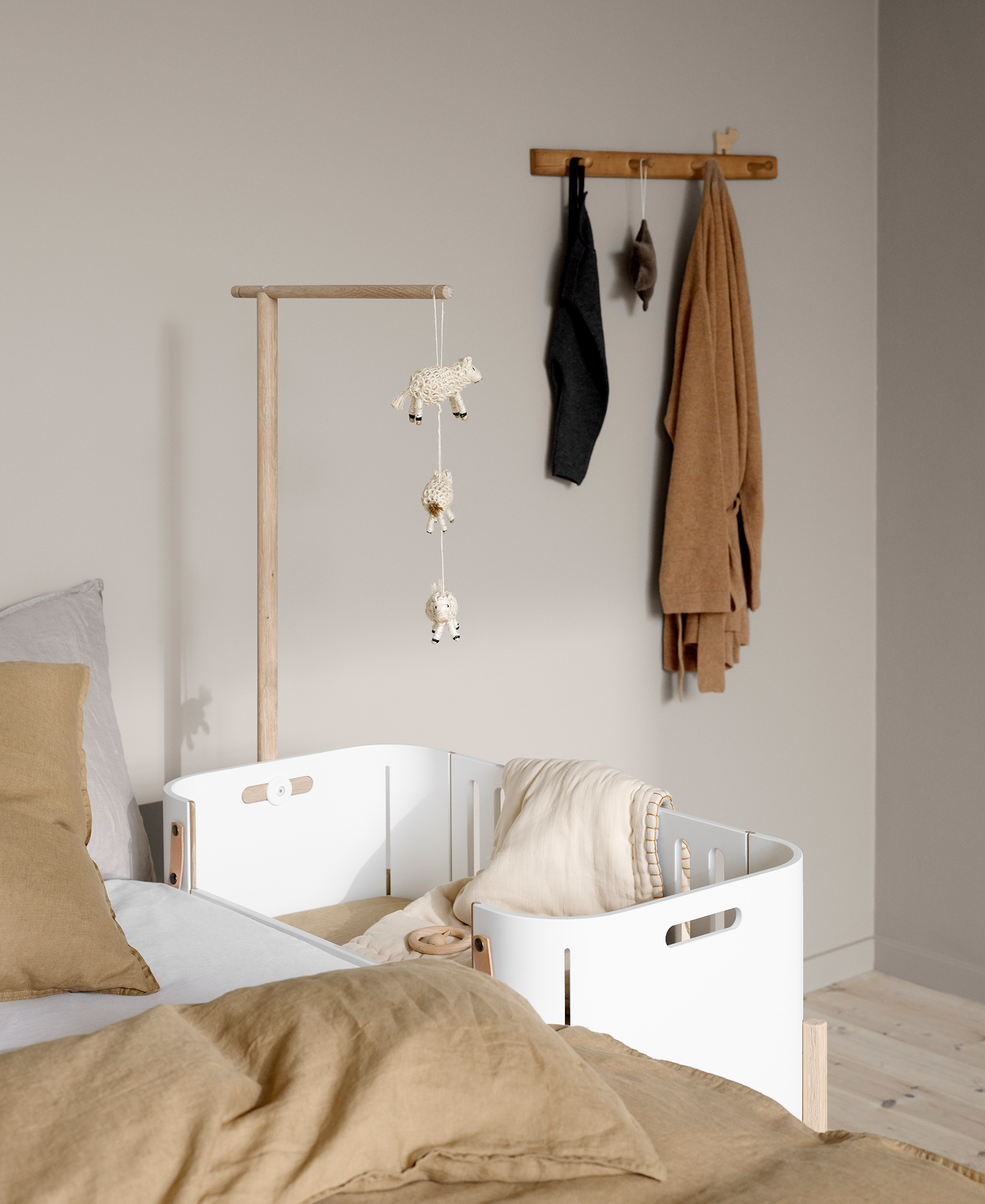 Wood Co-sleeper inkl. ombyg til bænk, hvid/eg
